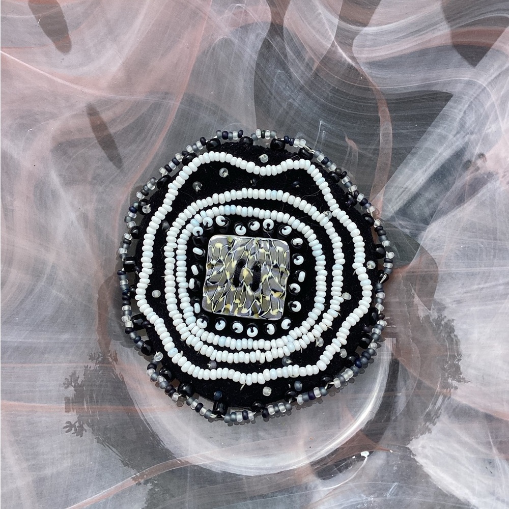 Boutique: Abstract black and white spiral pin brooch - Picture 1 of 3